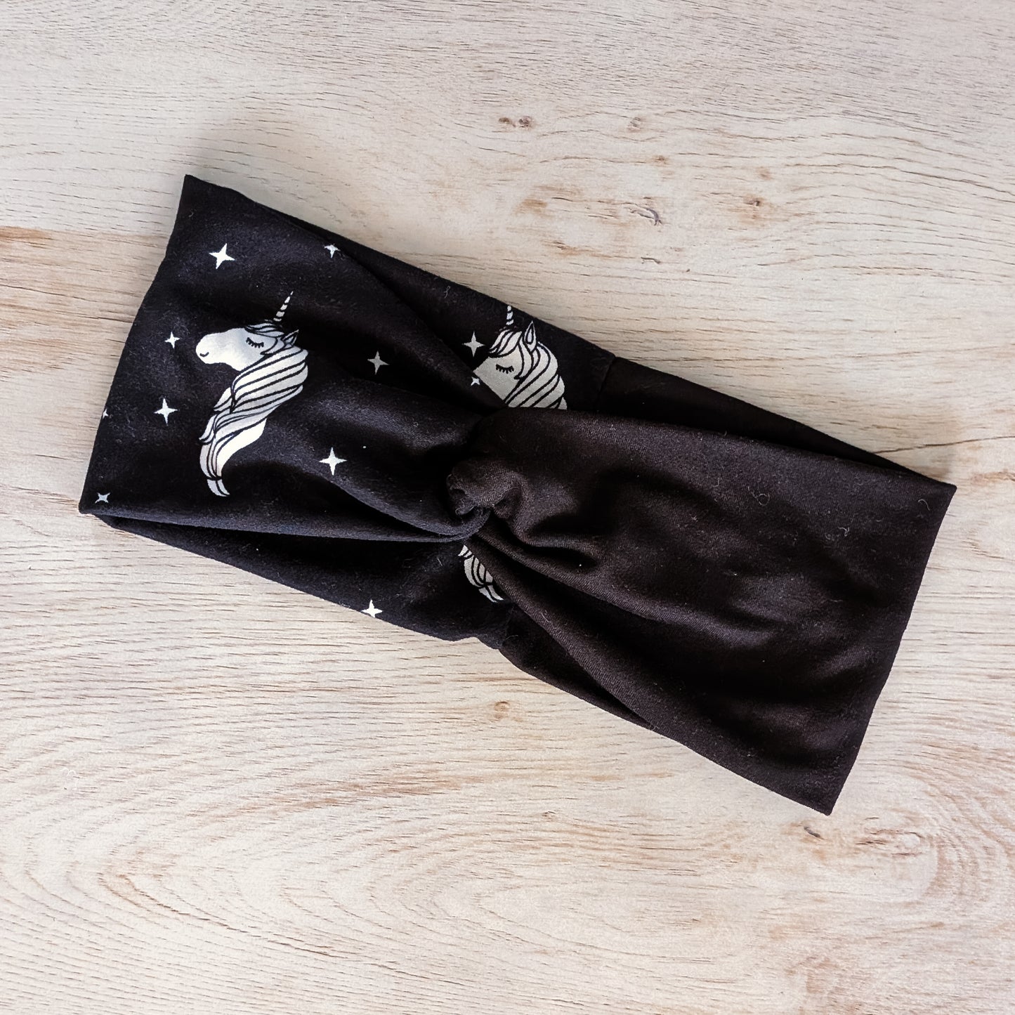 Two Tone White Unicorns on Black Knotem