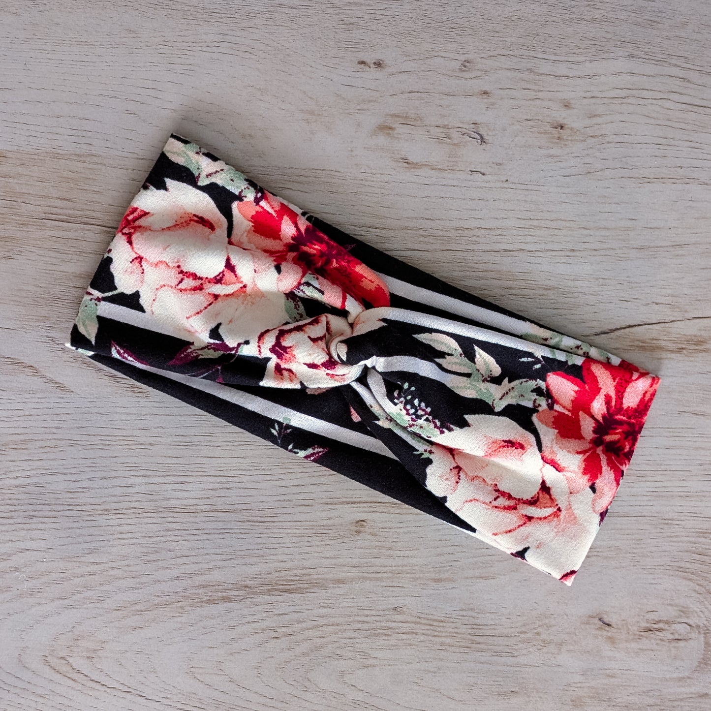 Two Tone Flowers on Stripes Knotem