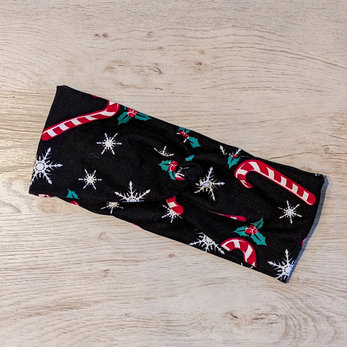 Candy Canes and Holly Snowflake Knotem