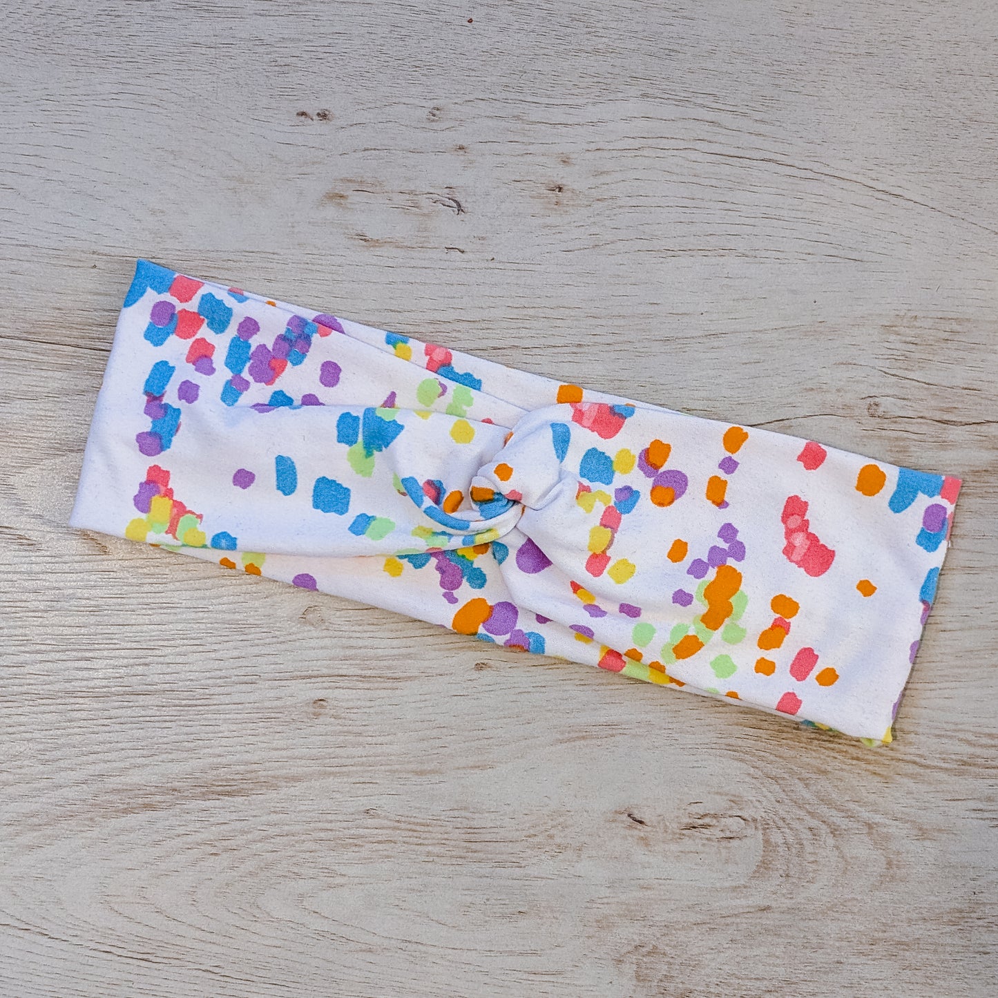 Bright Speckles on White Knotem