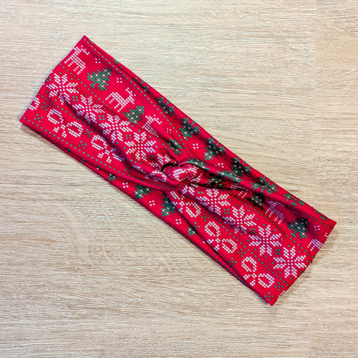 Pixel Reindeer and Snowflakes Knotem