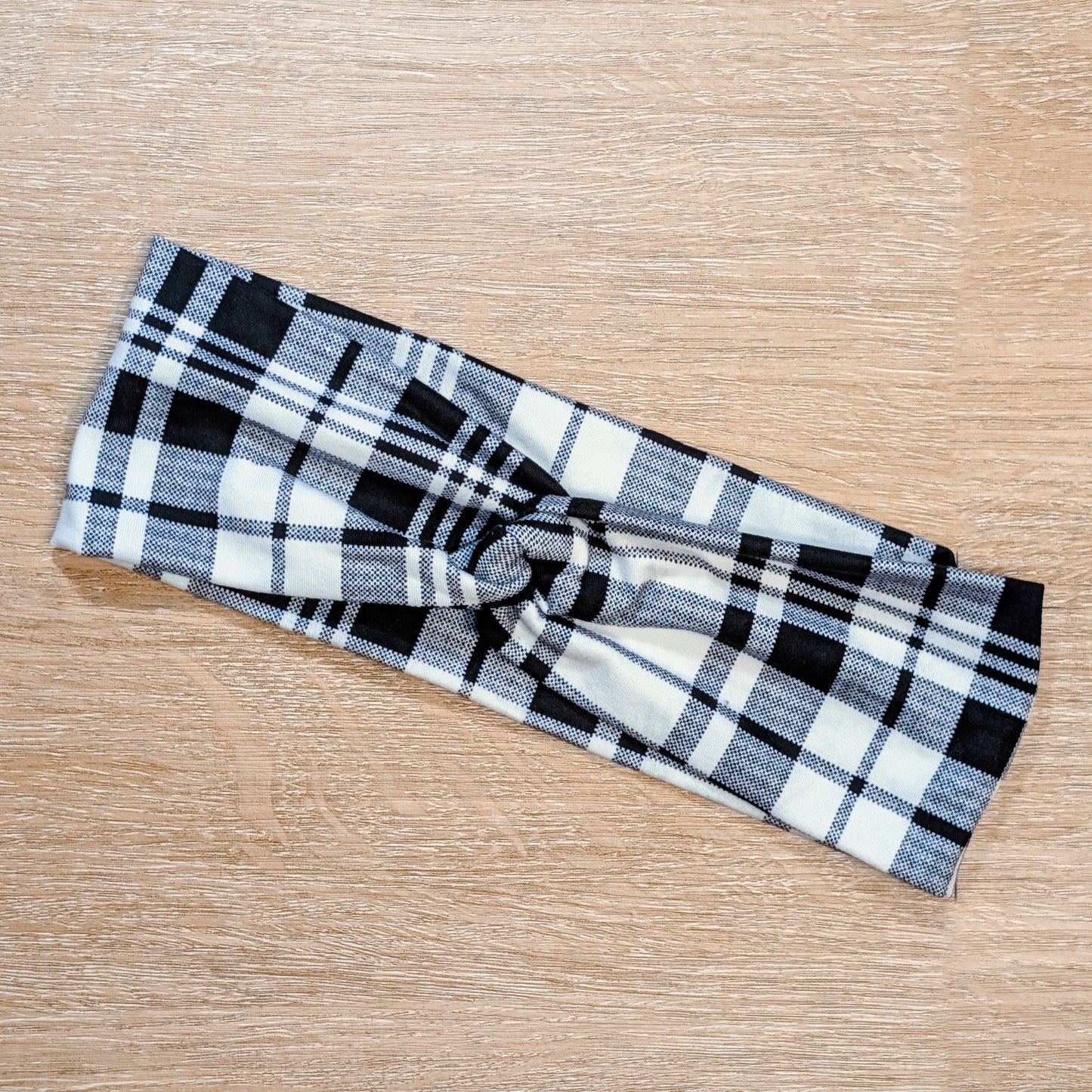 Black/White Plaid Knotem