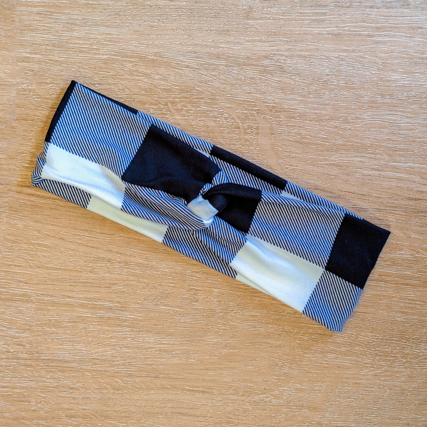 Black and White Buffalo Check Knotem