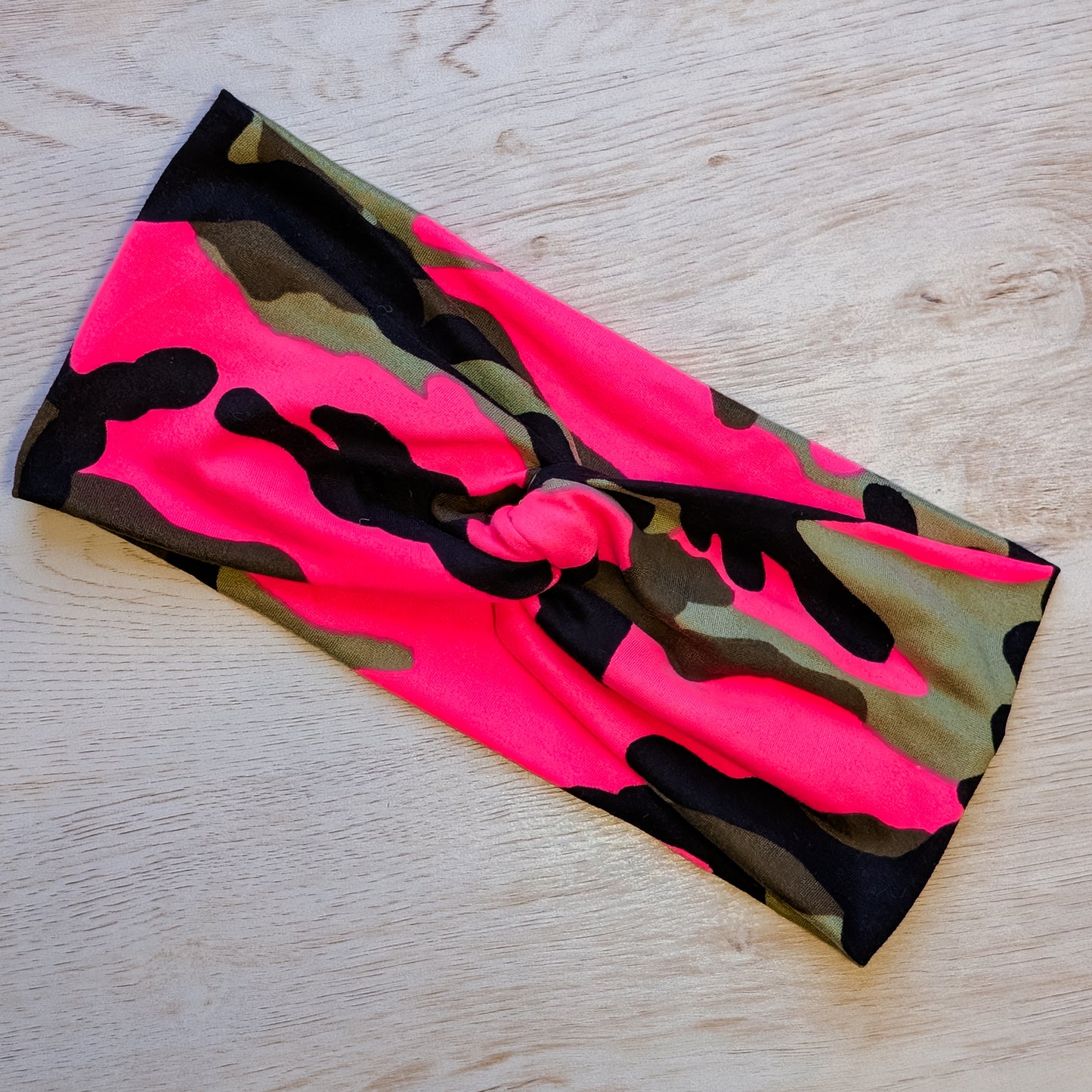 Neon Pink Camo Knotem