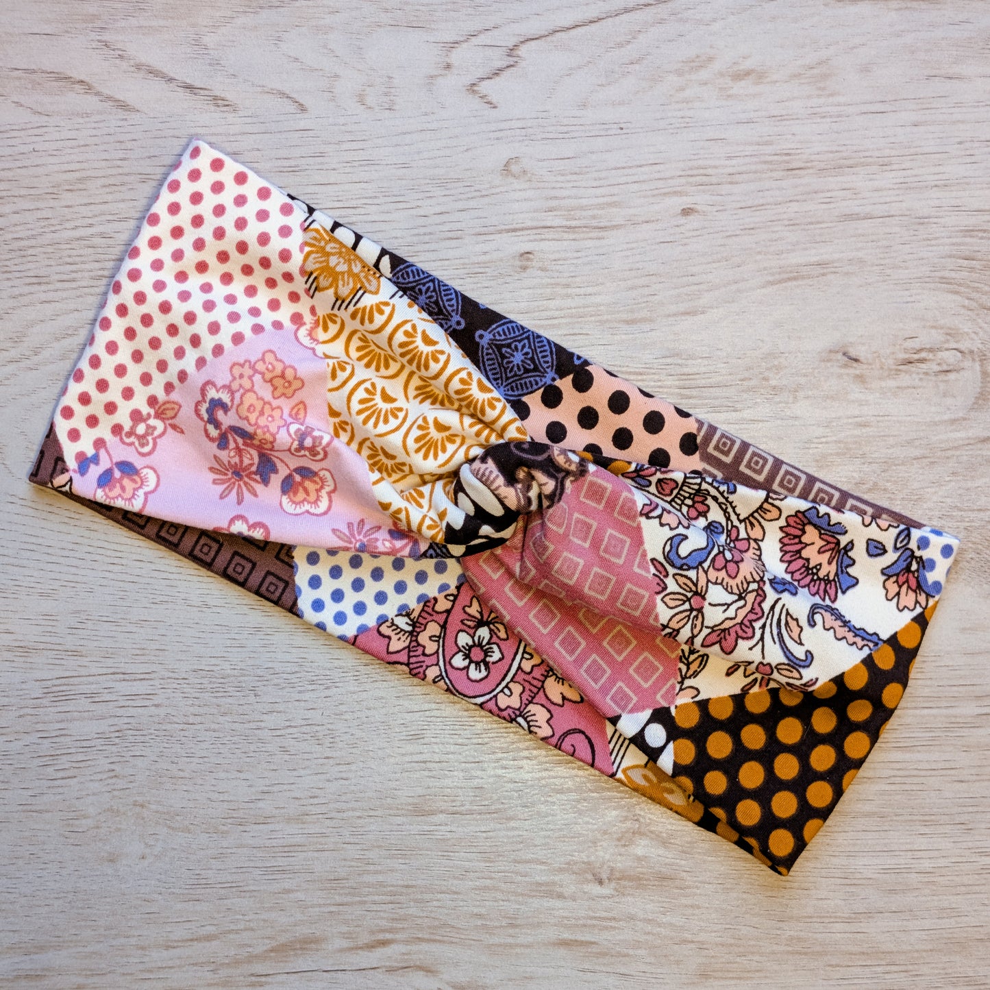 Neutral Patchwork Knotem