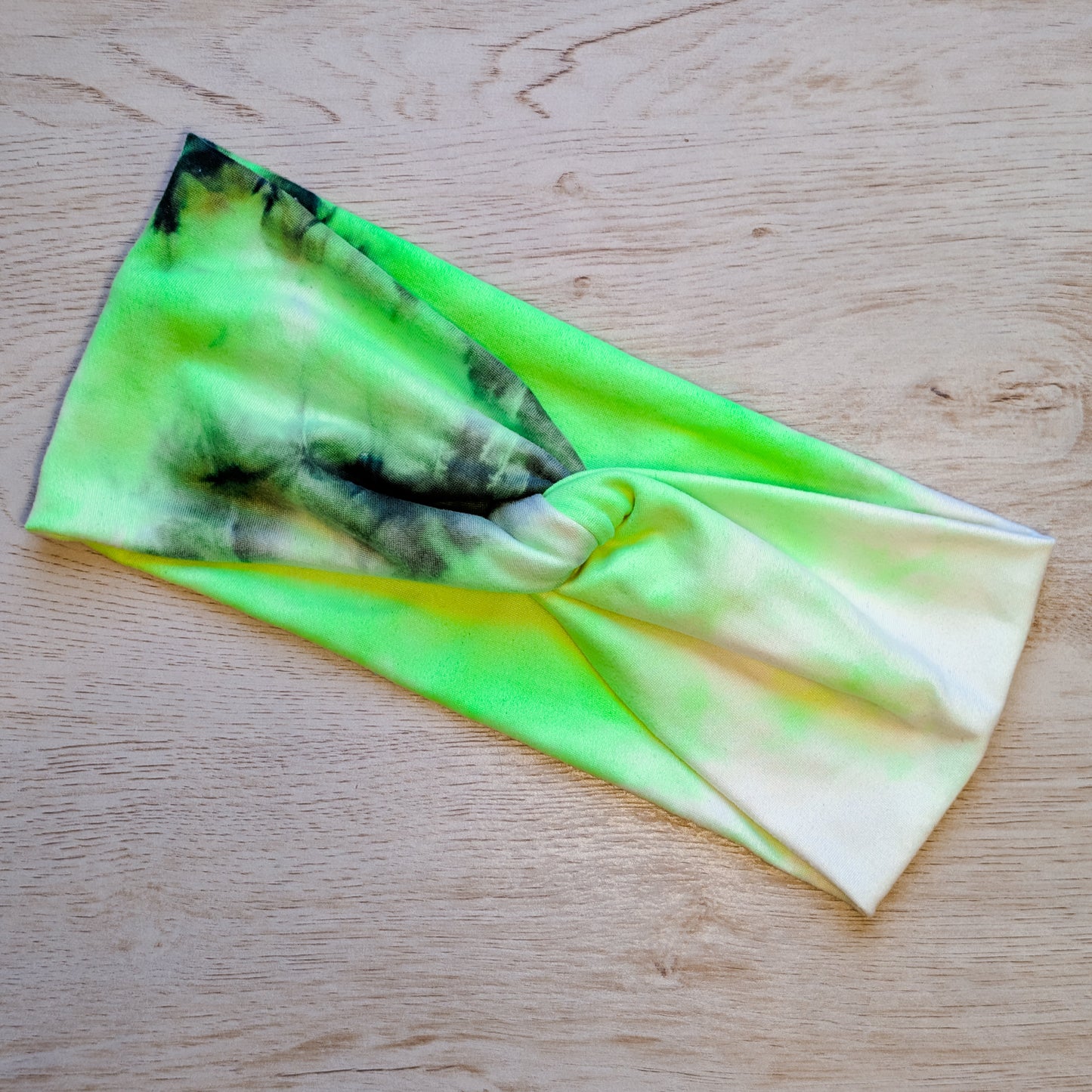 Neon Green Tie Dye Knotem