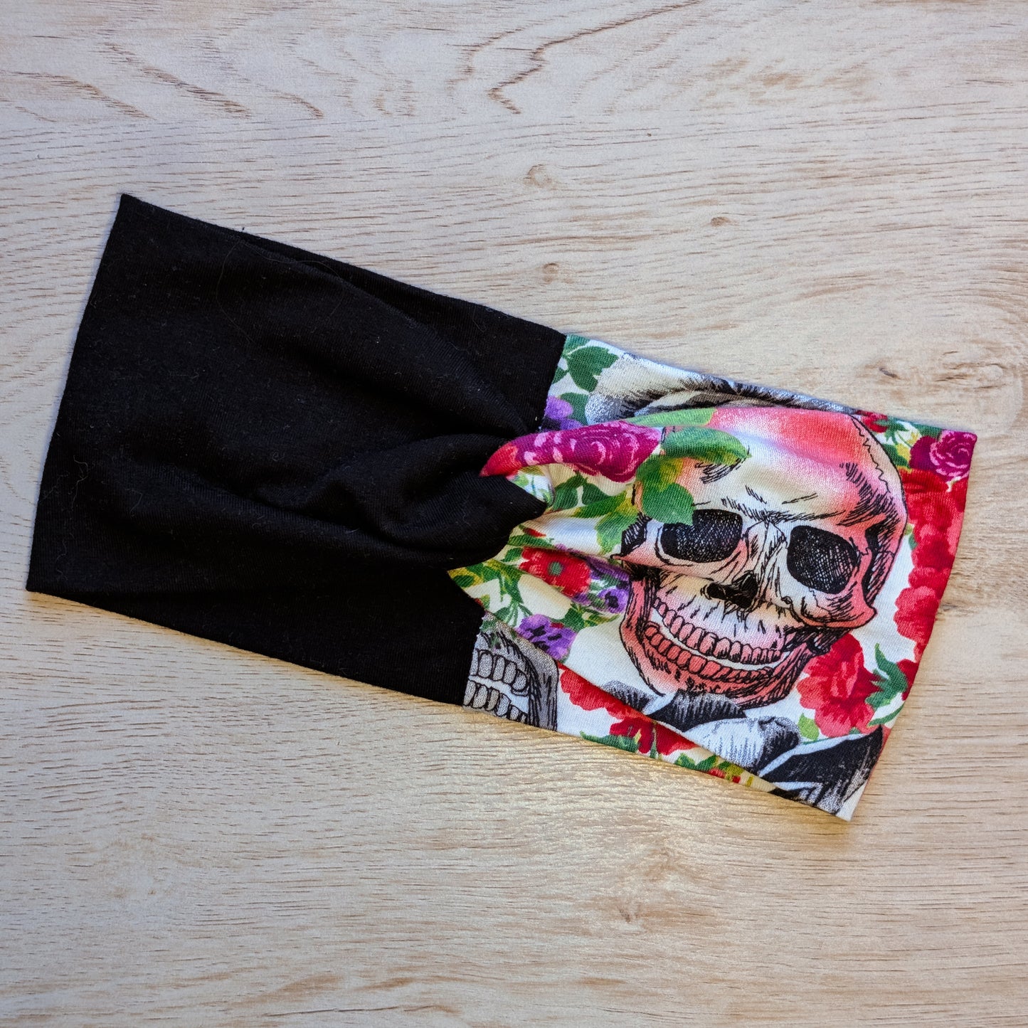Two Tone Skull Knotem