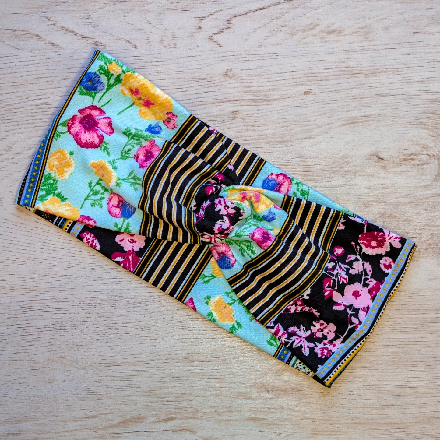 Pink/Blue/Yellow Flowers w/Yellow Stripes Knotem