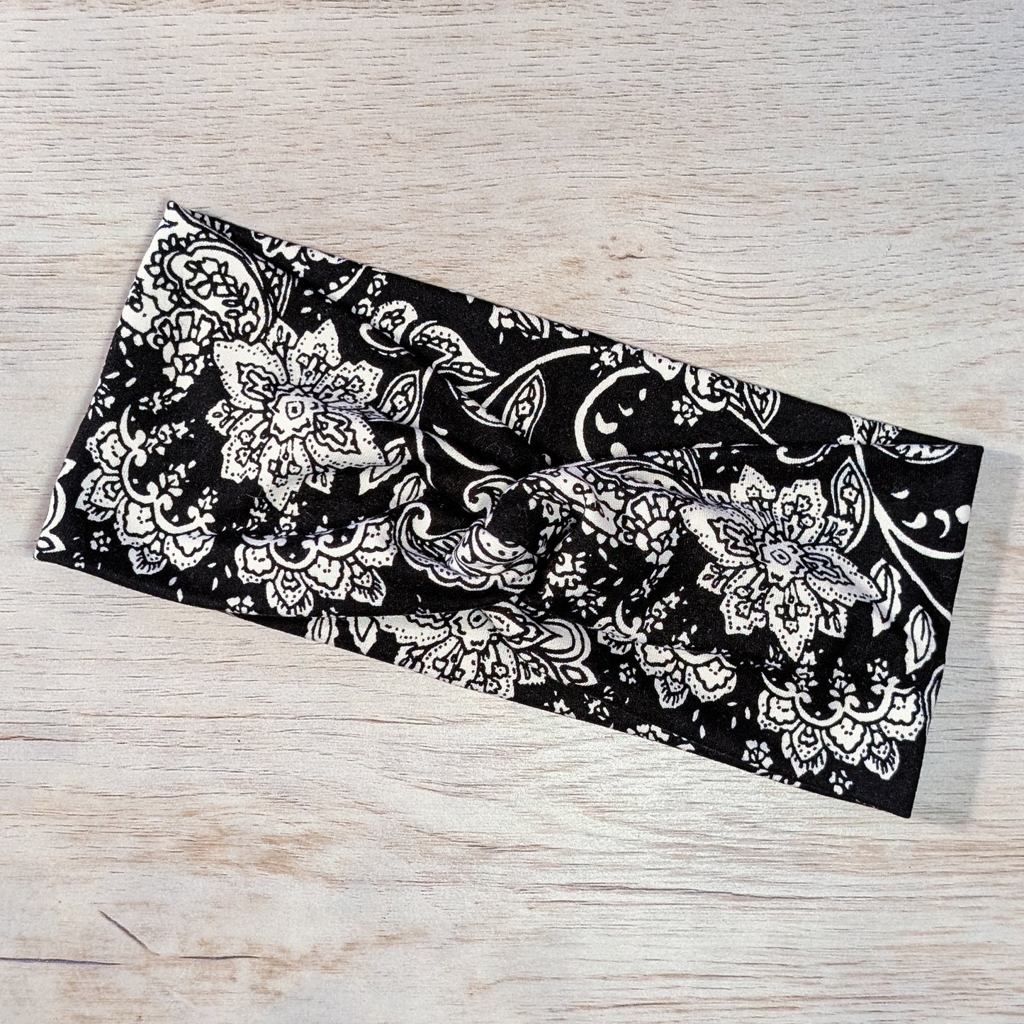 Black and White Paisley Floral Knotem
