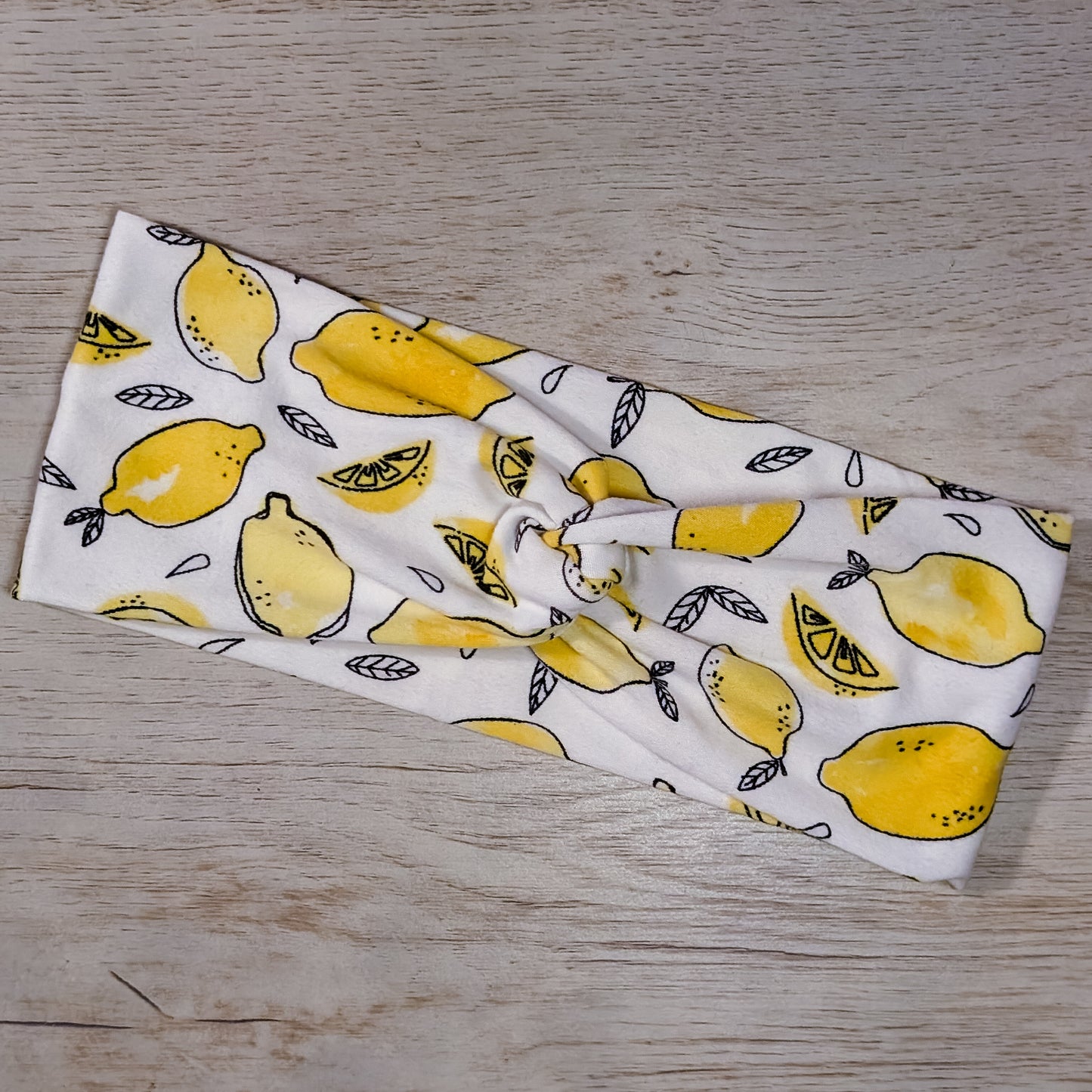 Lemons on White Knotem
