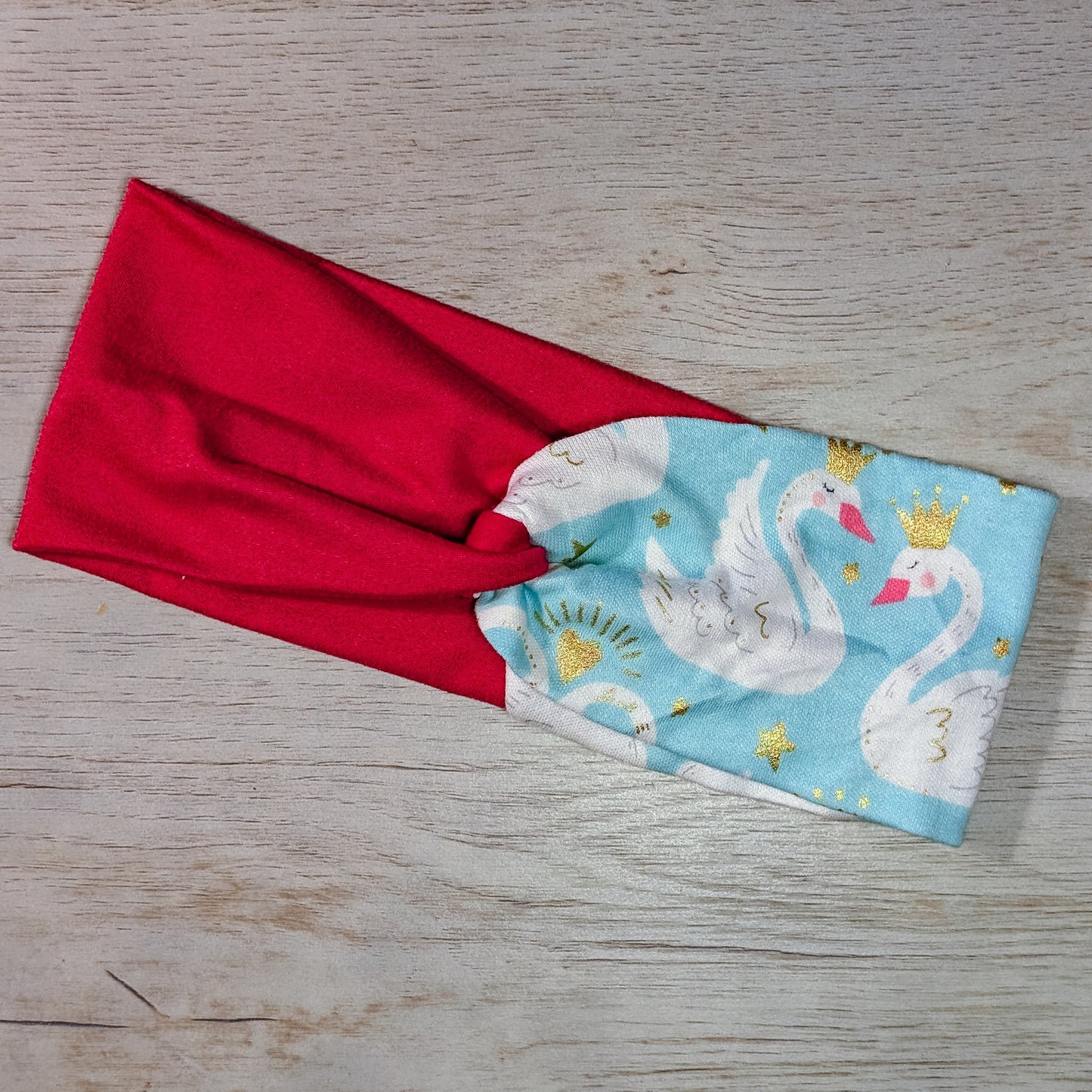 Two Tone Swans Knotem