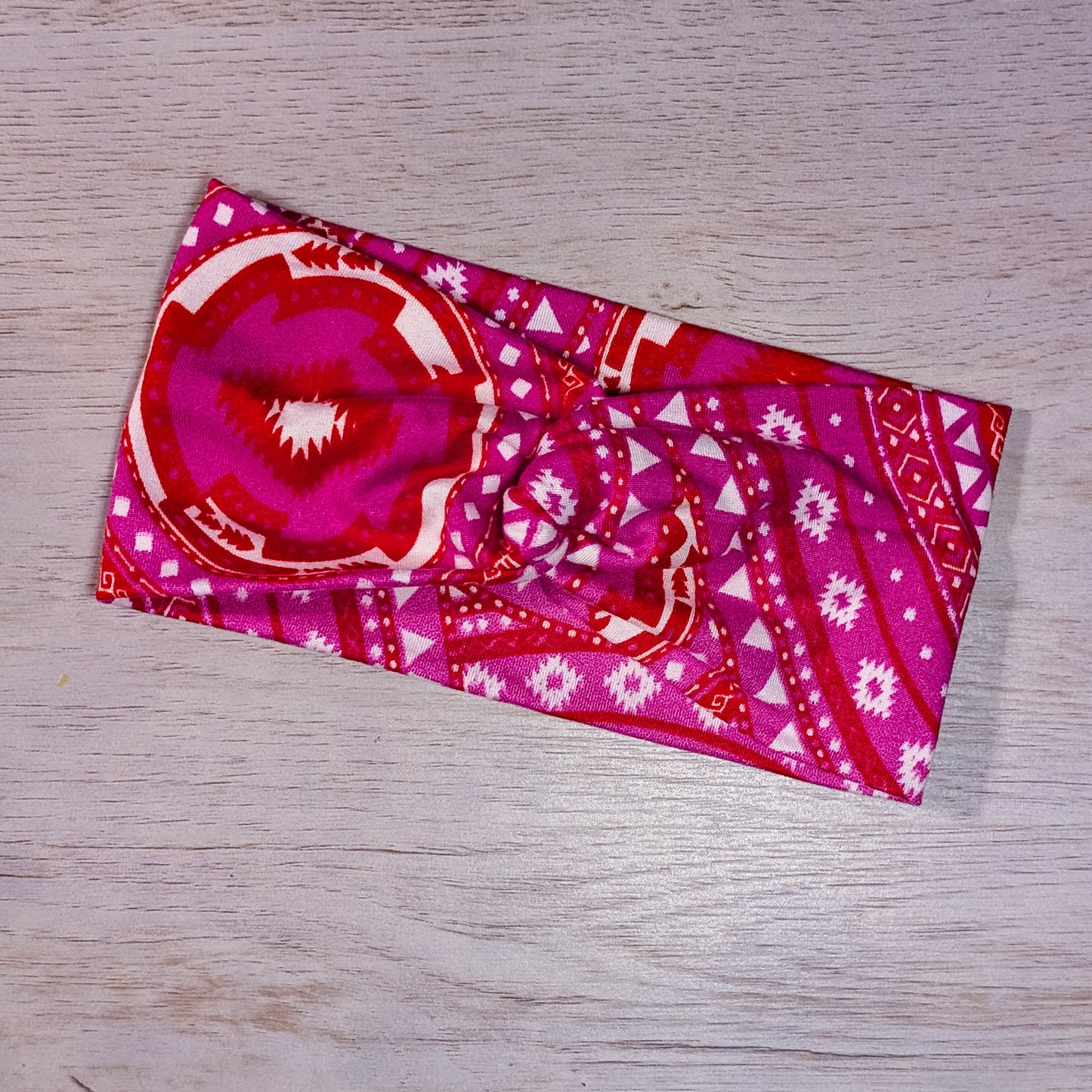 Fuchsia Boho Triangles Knotem