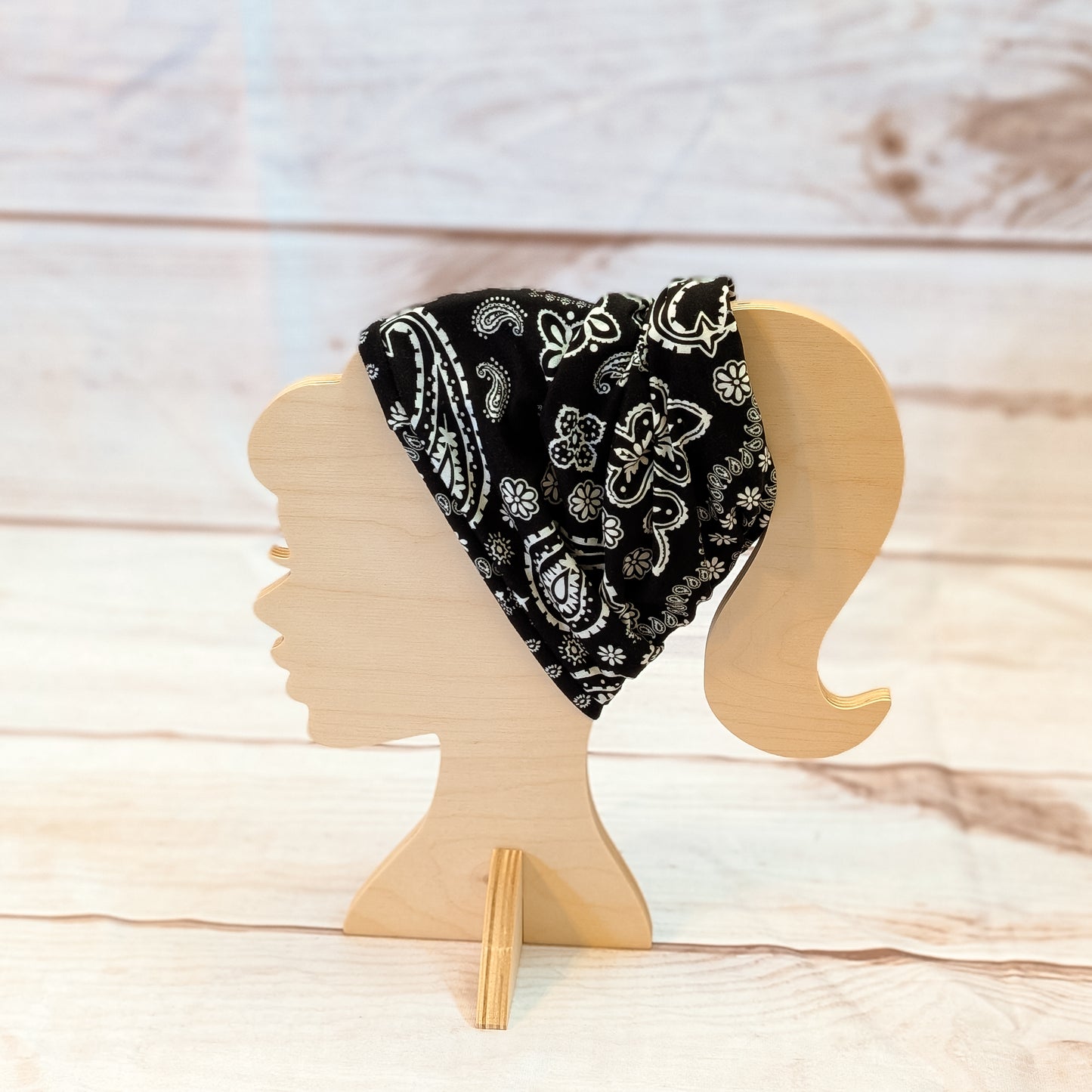 Black and White Paisley Twistem