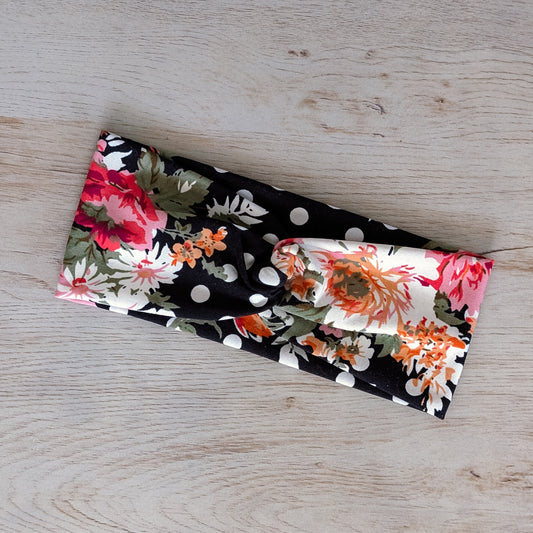 Flowers on Polka Dots Knotem