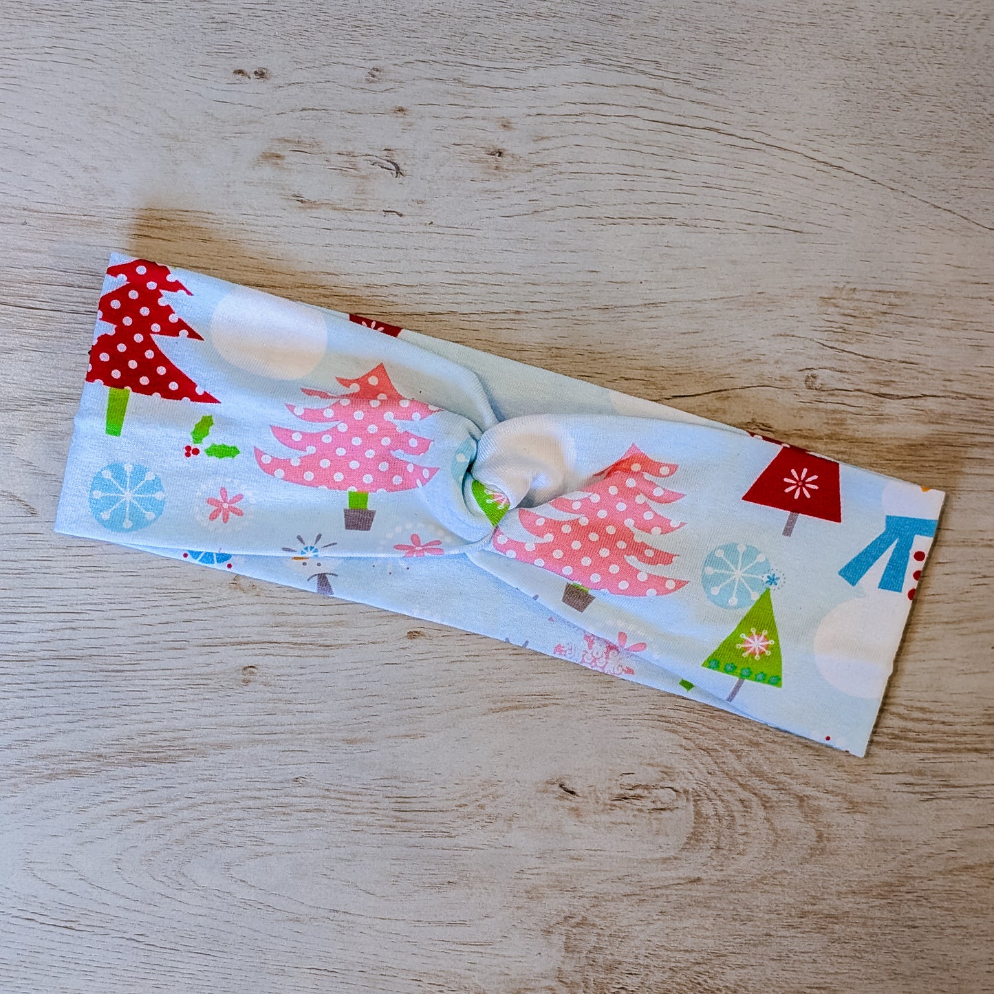 Polka Dot Pines and Snowmen Knotem