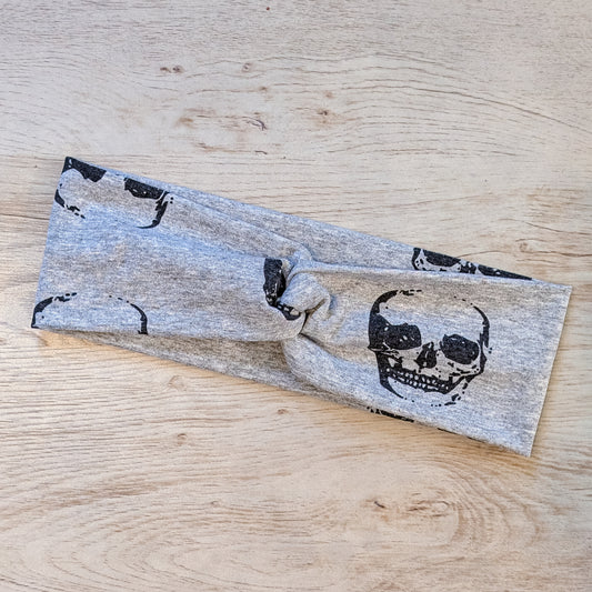 Skulls on Grey Knotem