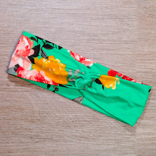 Roses on Lime Green Knotem