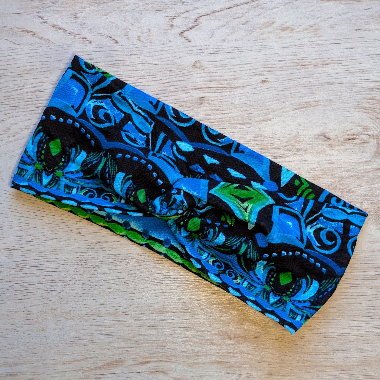 Royal Blue and Green Abstract Knotem