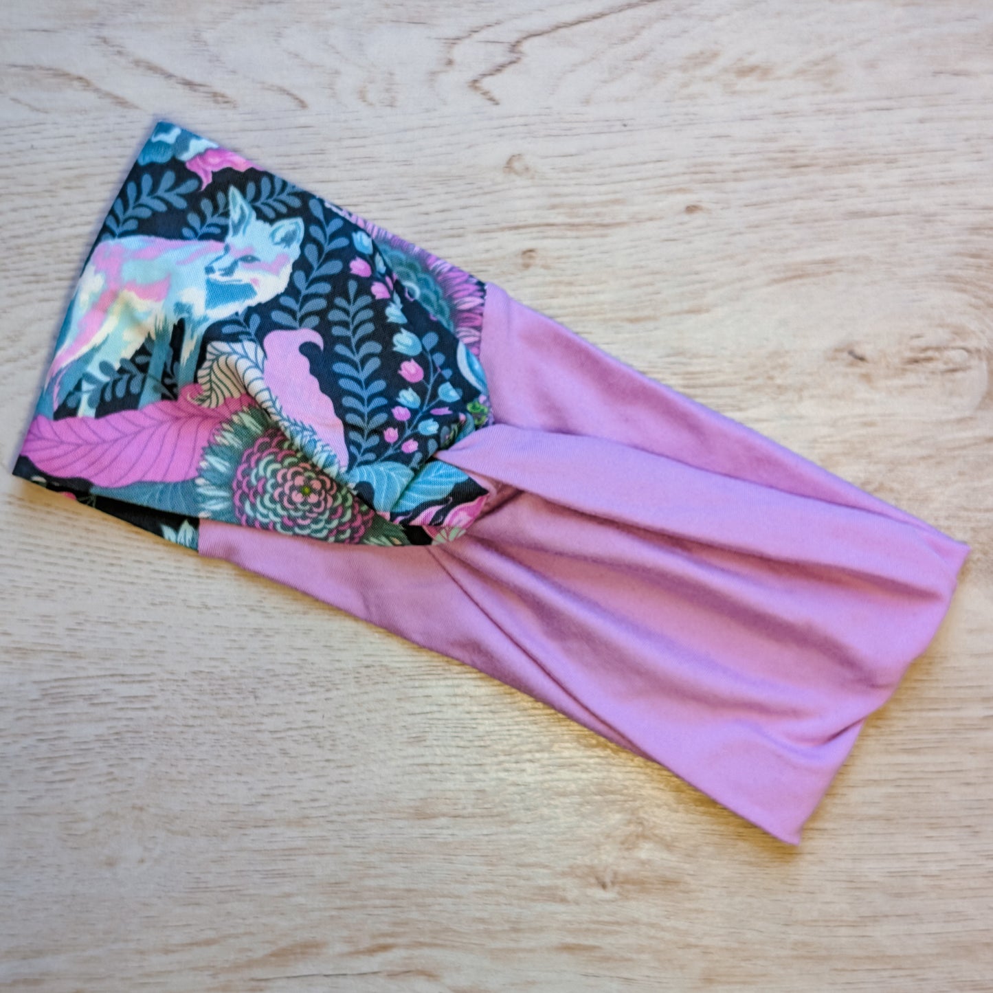Two Tone Pastel Fox Knotem