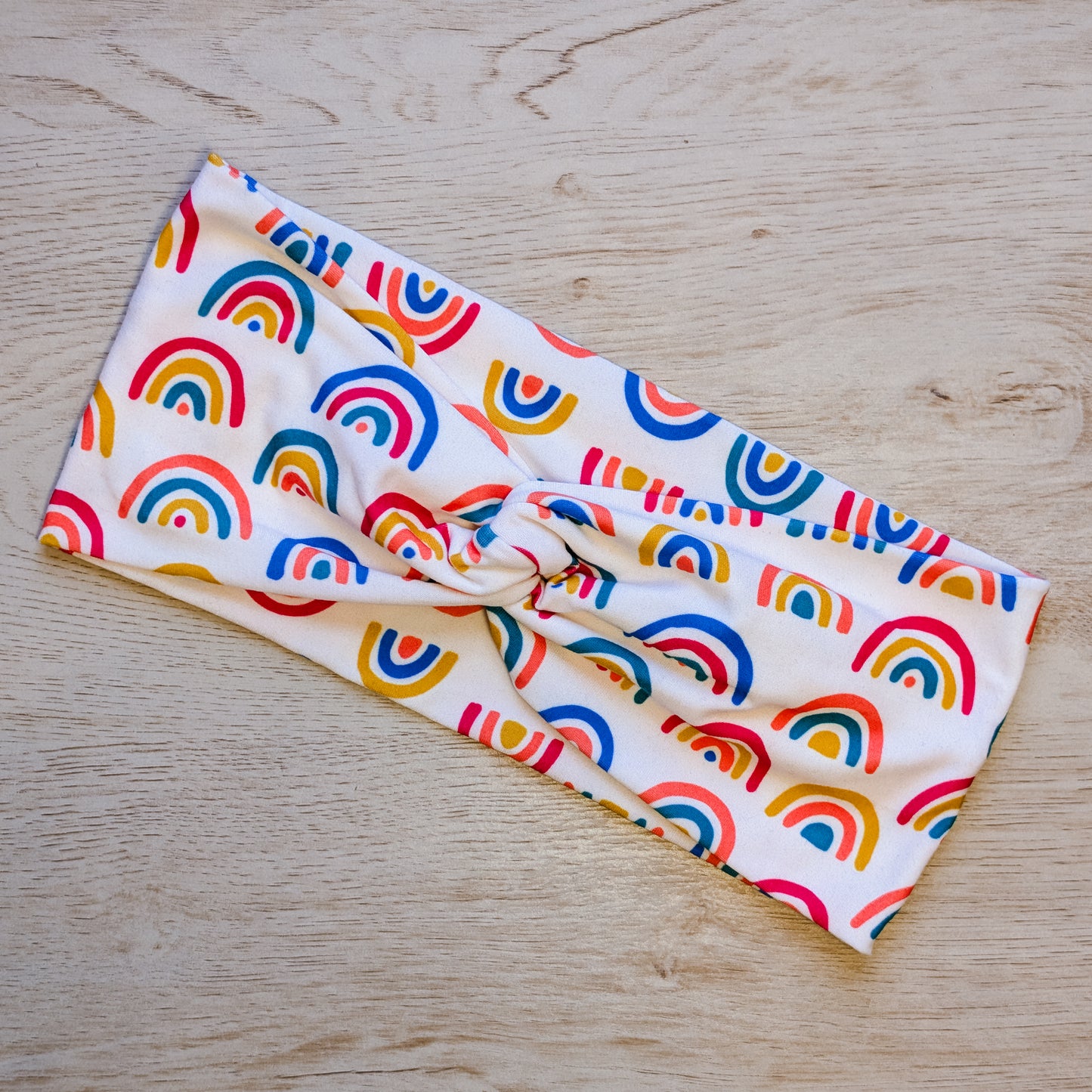 Rainbows on White Knotem