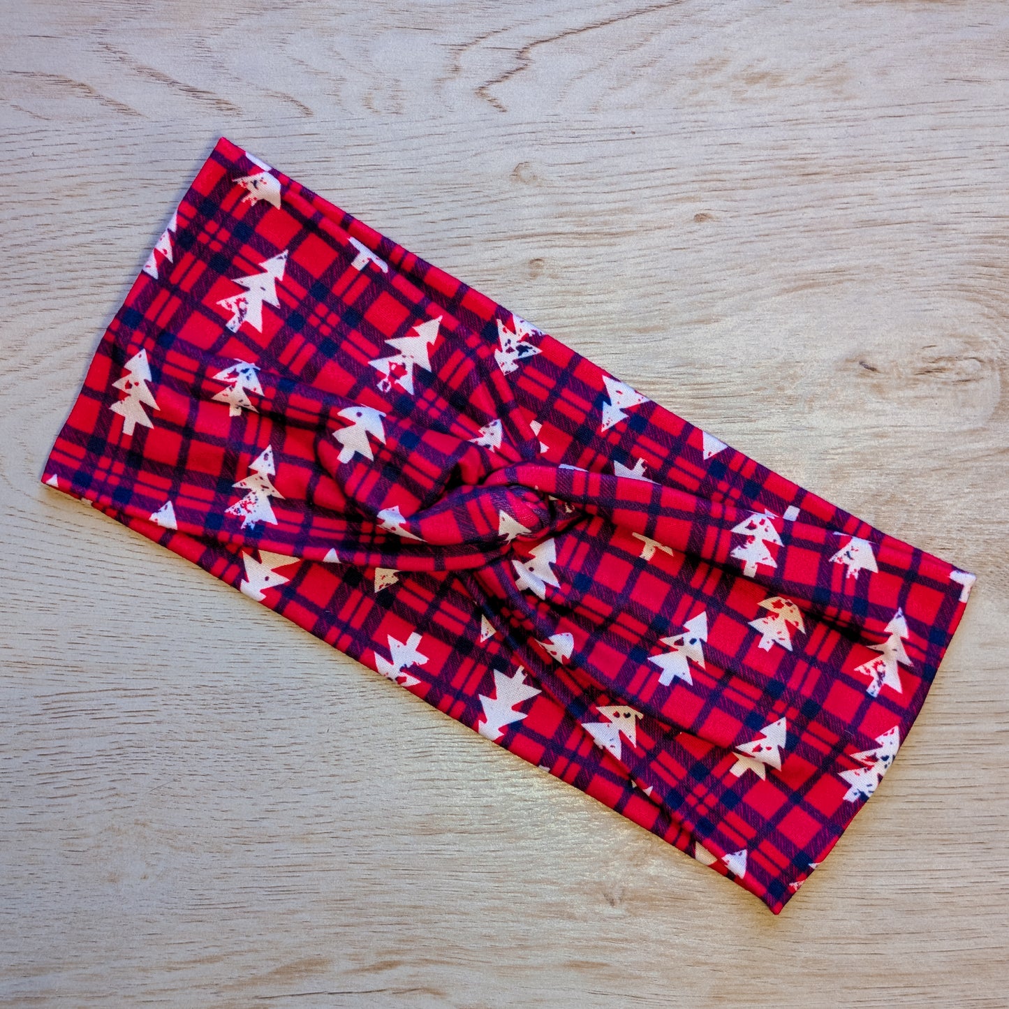 Pine Trees on Plaid Knotem