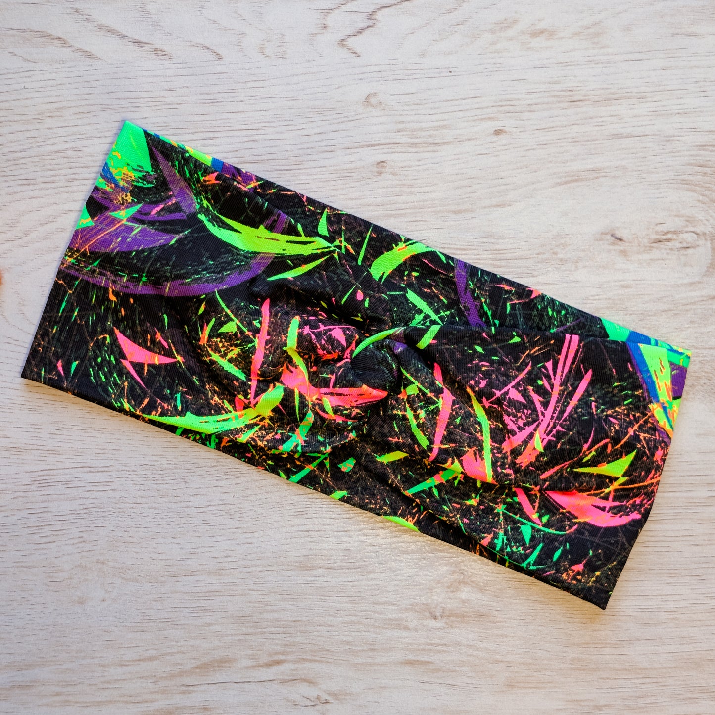 Neon/Black Paint Stripes Knotem