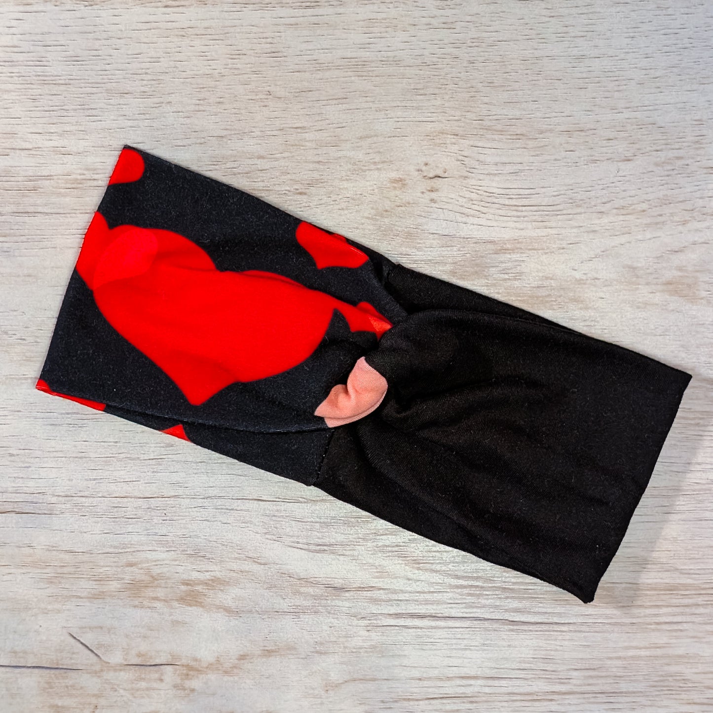 Red Hearts on Black Knotem
