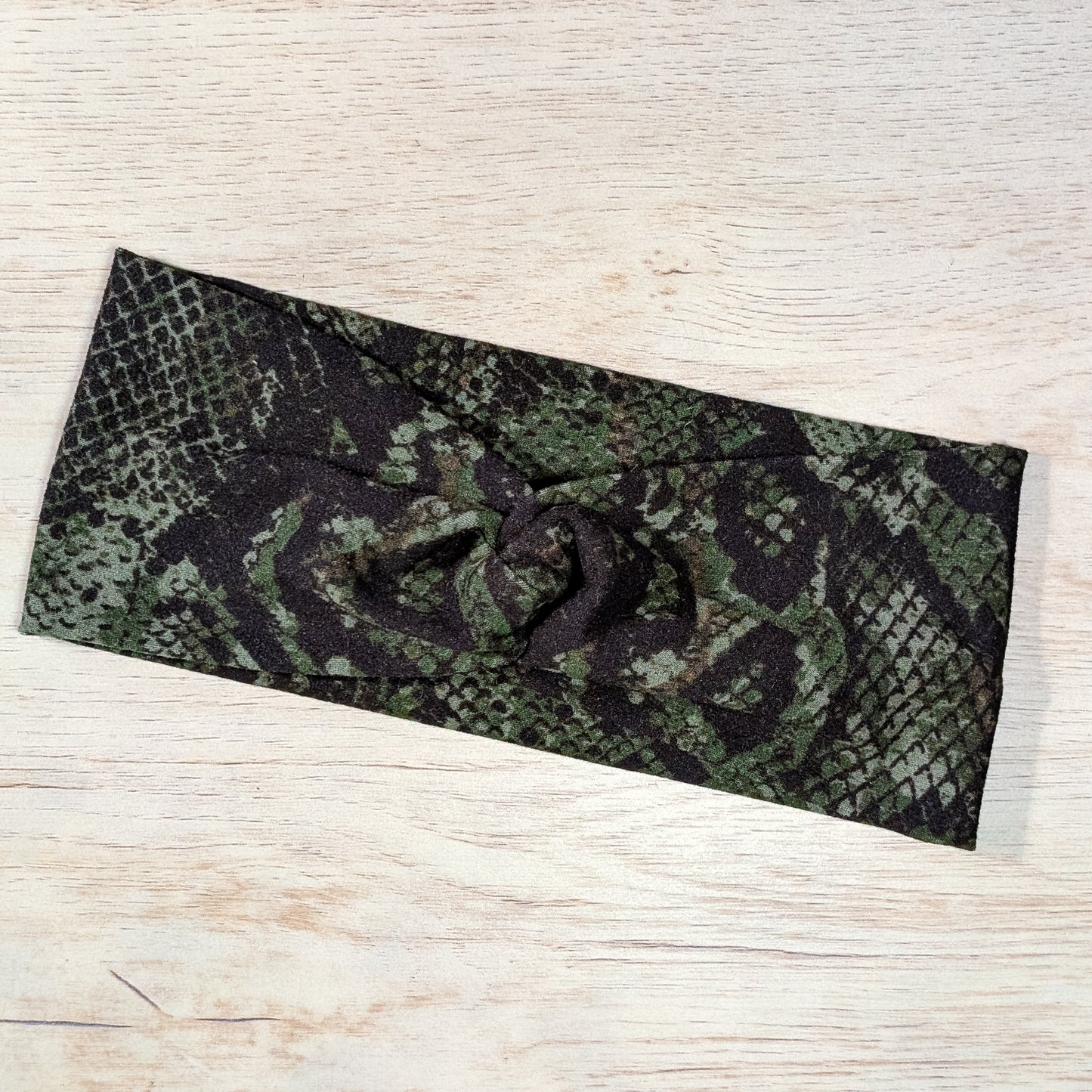 Green Snakeskin Knotem