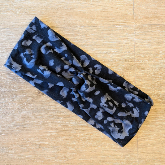 Black Abstract Leopard Knotem
