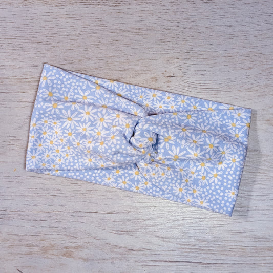 Light Blue with Daisies Knotem